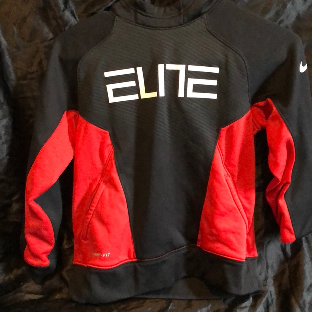 Boys Medium therma- fit Sweatshirt